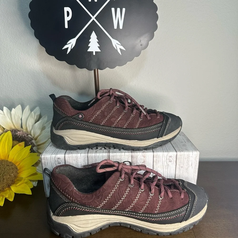 Taos Women's Motion City Hiker Burgundy/Black Embossed Suede Gorpcore Hiker ~ 7 - Picture 5 of 9